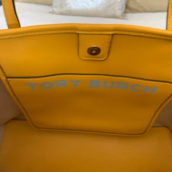 Tory Burch Gemini Link Tote - Picture 4 of 10